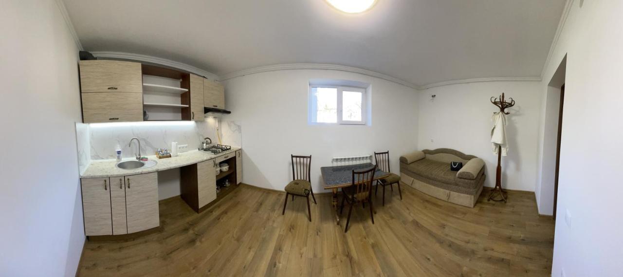 У Михайла Bed & Breakfast Truskavets Luaran gambar